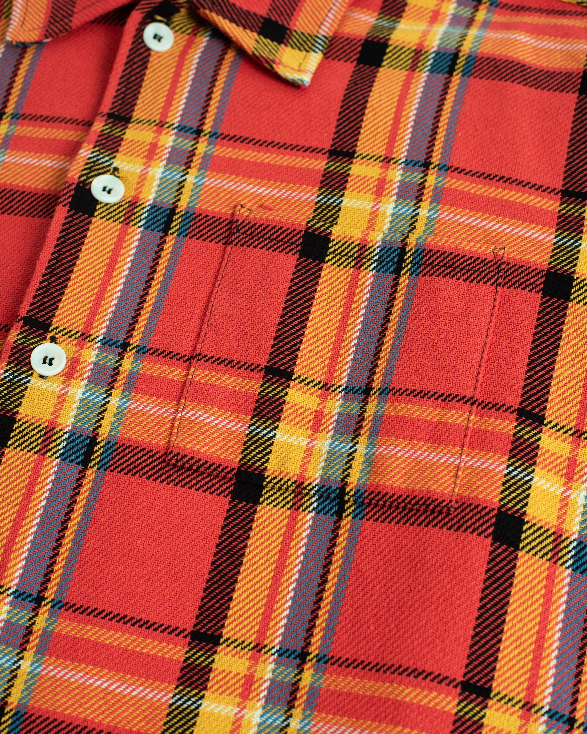 Detailed texture of the 280 GSM Japanese milled mid-weight plaid flannel fabric on the Bather Men's Buoy overshirt.