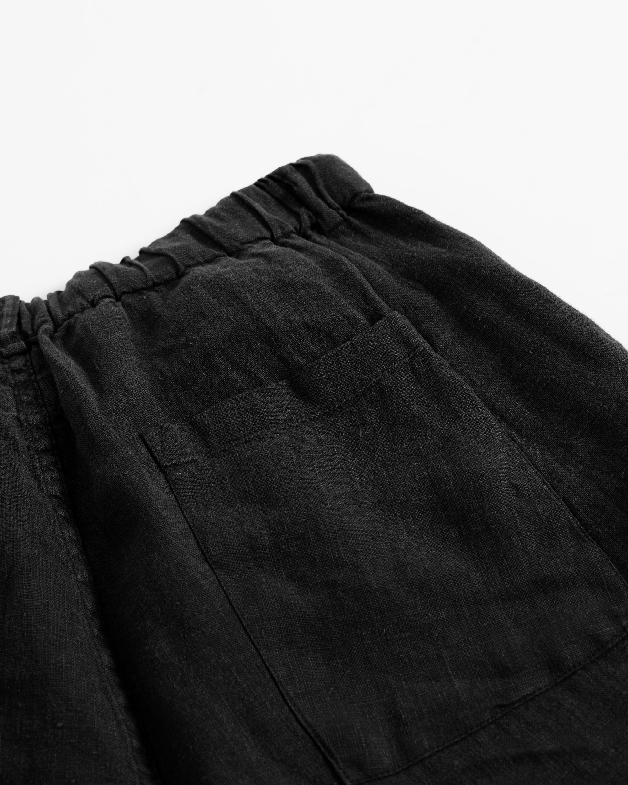 Back pocket detail on Bather men's black linen pant
